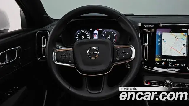 Volvo XC40 2021 — Фото 13/20