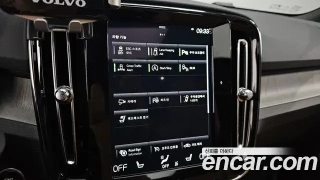 Volvo XC40 2021 — Фото 17/20