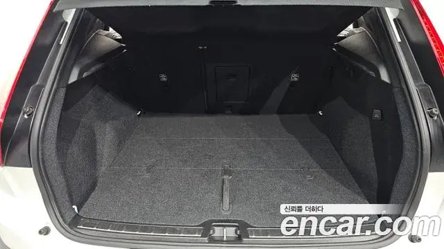 Volvo XC40 2021 — Фото 20/20