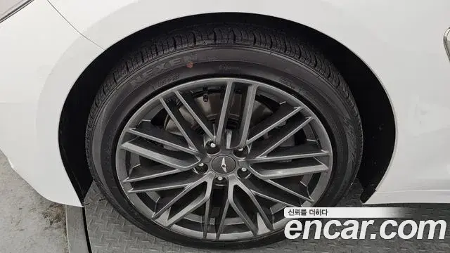 Genesis G70 2018 — Photo 14/20