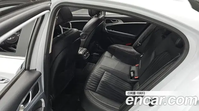 Genesis G70 2018 — Photo 13/20