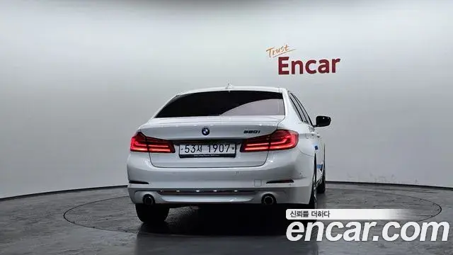 BMW 5 Series 2019 — Şəkil 10/20