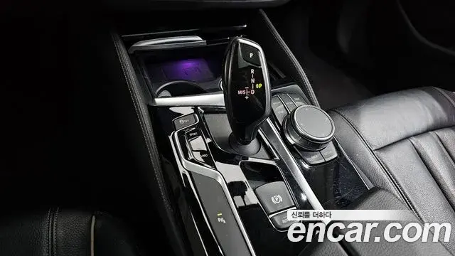 BMW 5 Series 2019 — Şəkil 9/20