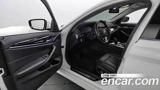 BMW 5 Series 2019 — Şəkil 11/20