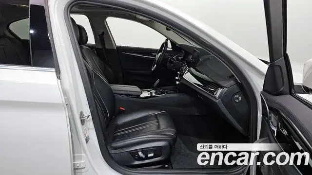BMW 5 Series 2019 — Şəkil 15/20