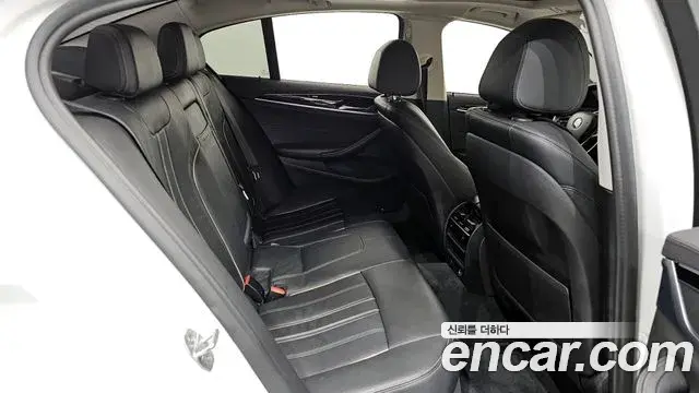 BMW 5 Series 2019 — Şəkil 12/20