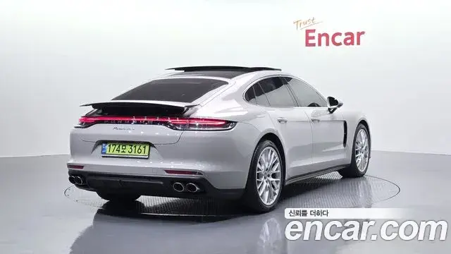 Porsche Panamera 2022 — Photo 18/20