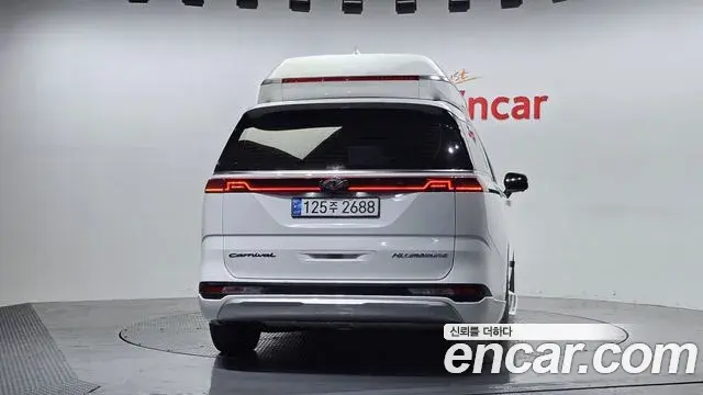 Kia Carnival 2021 — ფოტო 14/20