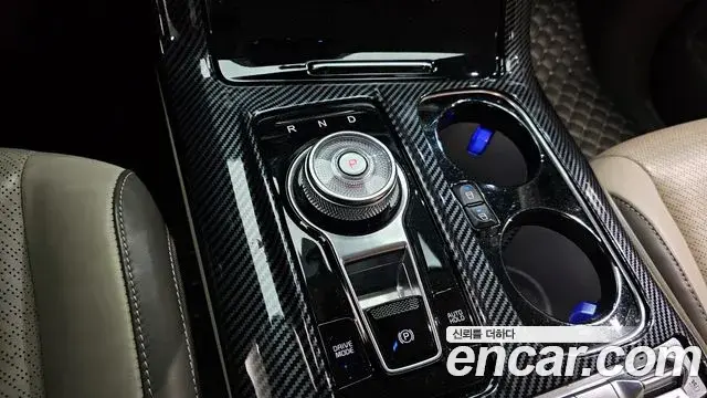 Kia Carnival 2021 — ფოტო 6/20