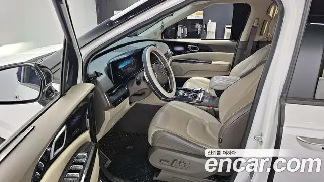 Kia Carnival 2021 — ფოტო 18/20