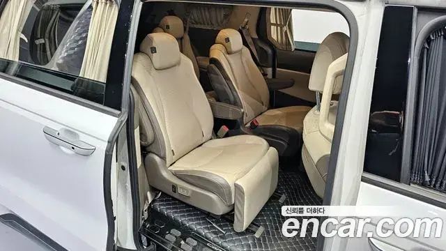Kia Carnival 2021 — ფოტო 9/20
