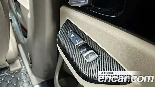 Kia Carnival 2021 — ფოტო 7/20