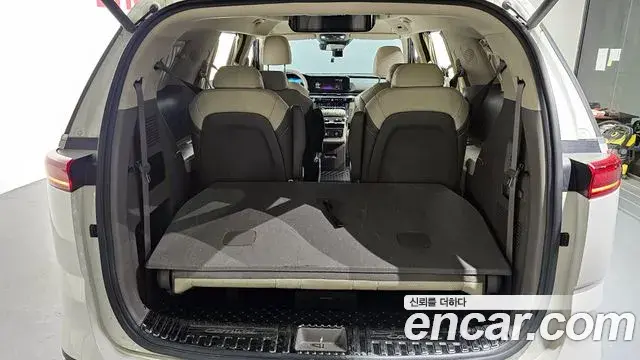 Kia Carnival 2021 — ფოტო 2/20