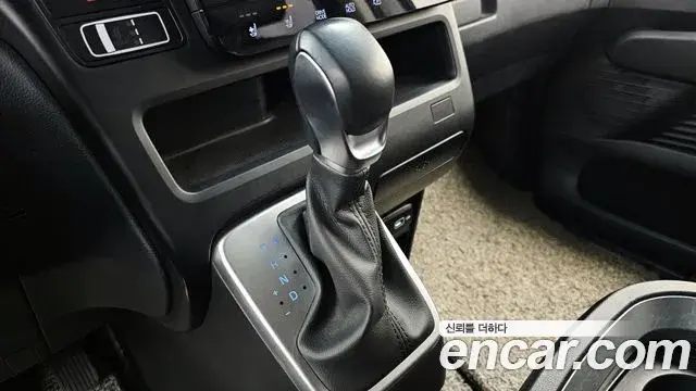 Hyundai Staria 2022 — Фото 9/20