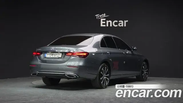 Mercedes-Benz E-Class 2021 — Photo 17/20