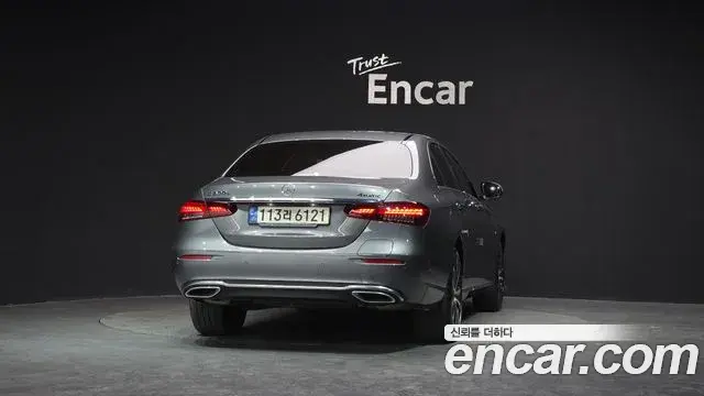 Mercedes-Benz E-Class 2021 — Photo 5/20