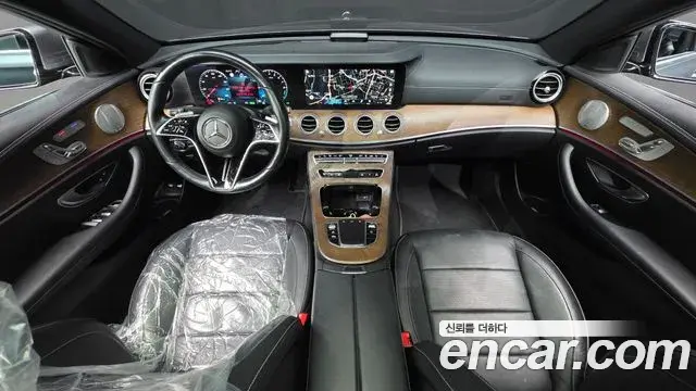 Mercedes-Benz E-Class 2021 — Photo 10/20