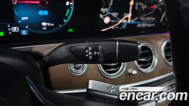 Mercedes-Benz E-Class 2021 — Photo 14/20