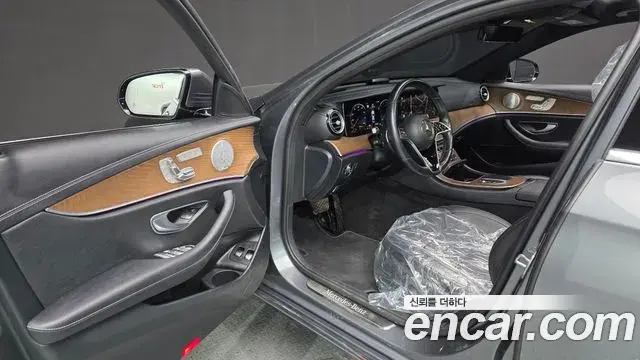Mercedes-Benz E-Class 2021 — Photo 20/20