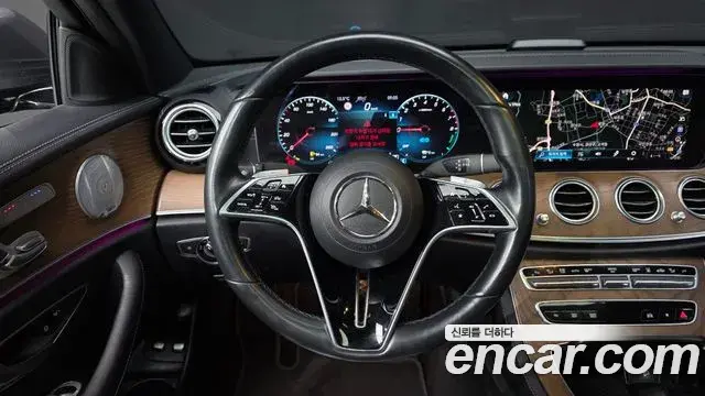 Mercedes-Benz E-Class 2021 — Photo 7/20