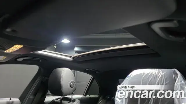 Mercedes-Benz E-Class 2021 — Photo 8/20