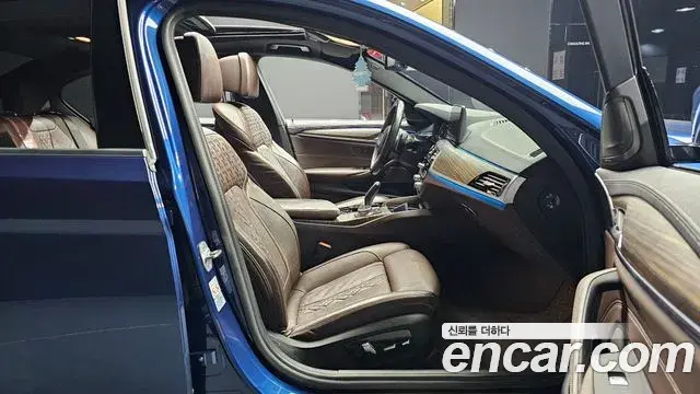 BMW 5 Series 2021 — Photo 12/20