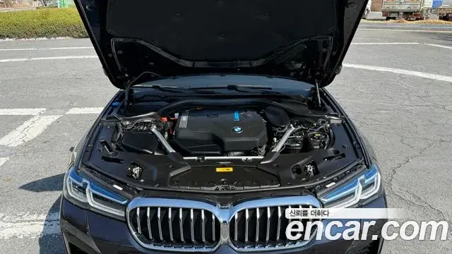 BMW 5 Series 2022 — Photo 7/20