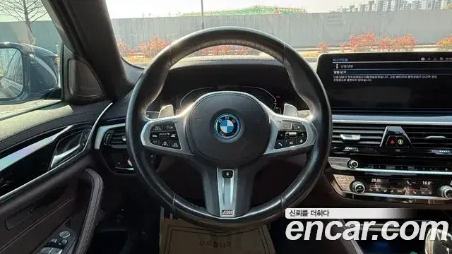 BMW 5 Series 2022 — Photo 19/20