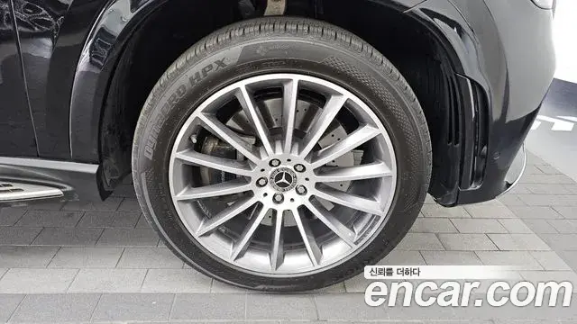 Mercedes-Benz GLE-Class 2023 — Photo 15/20