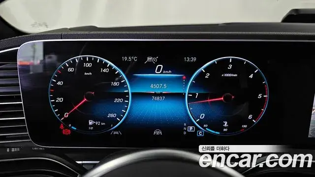 Mercedes-Benz GLE-Class 2023 — Photo 11/20