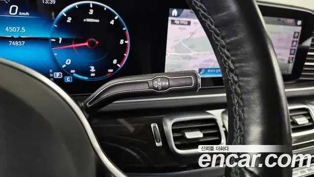 Mercedes-Benz GLE-Class 2023 — Photo 12/20