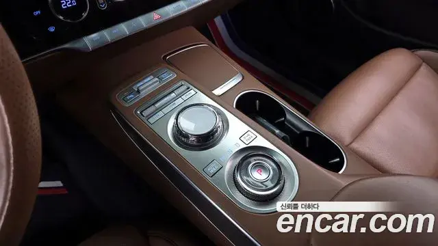 Genesis GV70 2021 — ფოტო 15/20
