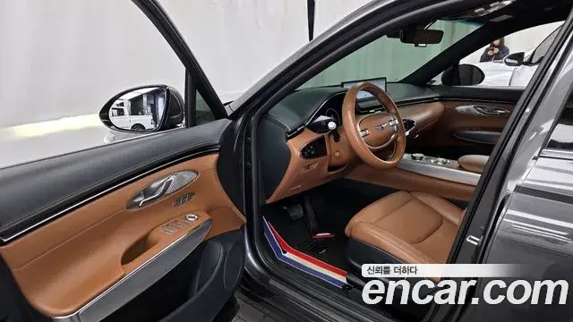 Genesis GV70 2021 — ფოტო 14/20