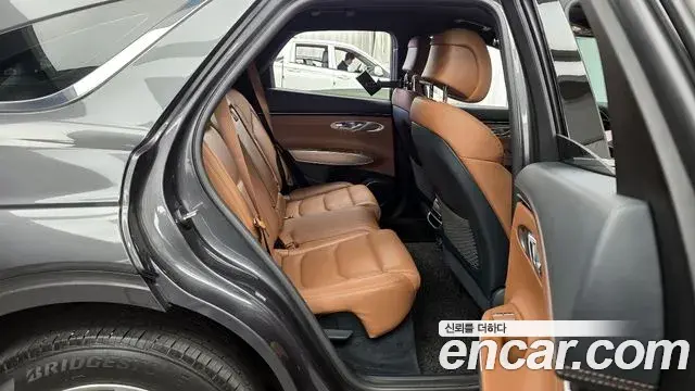 Genesis GV70 2021 — ფოტო 8/20