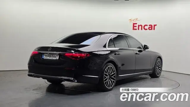 Mercedes-Benz S-Class 2022 — Photo 10/20