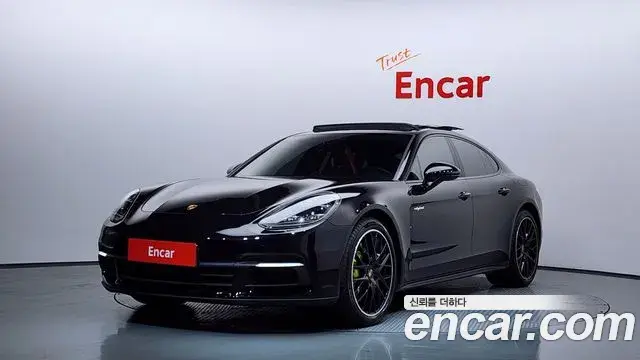 Porsche Panamera 2019 — Фото 1/20