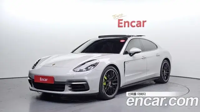 Porsche Panamera 2020 — Photo 19/20