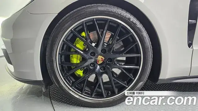 Porsche Panamera 2020 — Photo 1/20