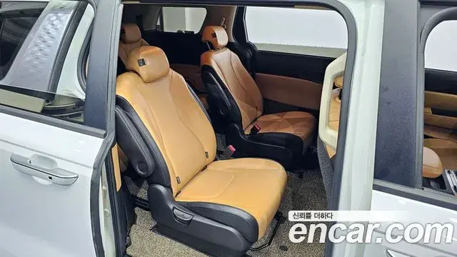 Kia Carnival 2021 — Photo 9/20