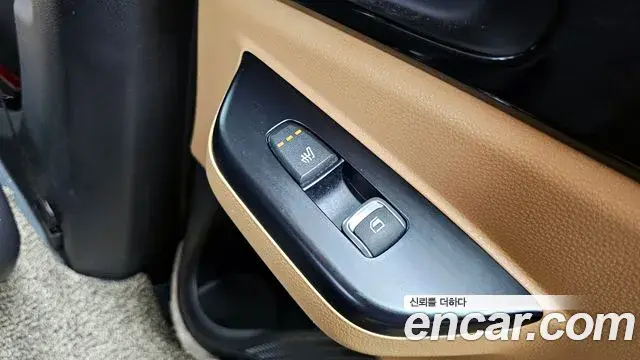 Kia Carnival 2021 — Photo 12/20