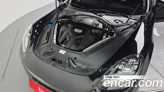 Porsche Panamera 2018 — ფოტო 14/20