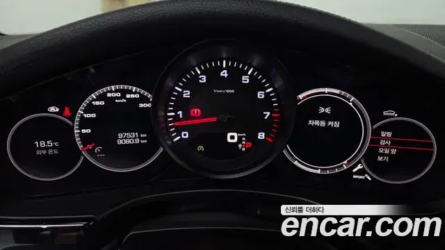 Porsche Panamera 2018 — ფოტო 18/20