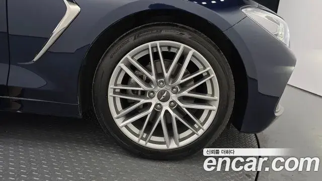 Genesis G70 2019 — Photo 15/20