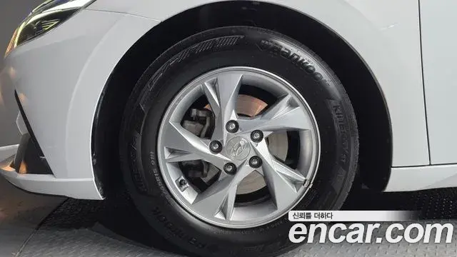 Hyundai The New Avante Hybrid 2021 — Photo 1/20