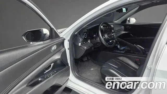 Hyundai The New Avante Hybrid 2021 — Photo 19/20