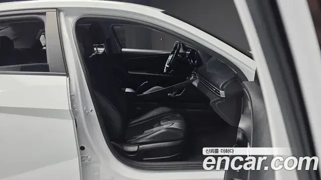 Hyundai The New Avante Hybrid 2021 — Photo 15/20
