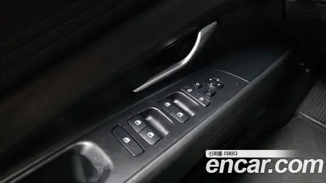 Hyundai The New Avante Hybrid 2021 — Photo 18/20