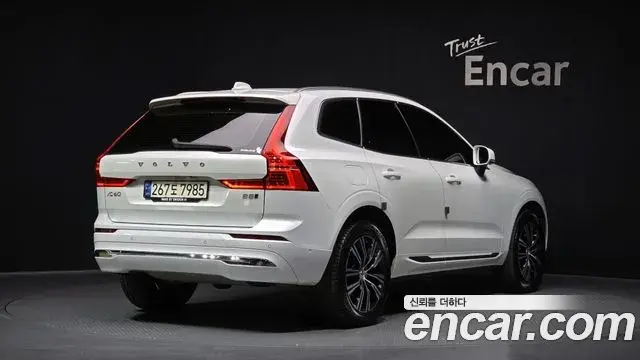 Volvo XC60 2022 — Şəkil 1/20