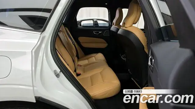 Volvo XC60 2022 — Şəkil 4/20