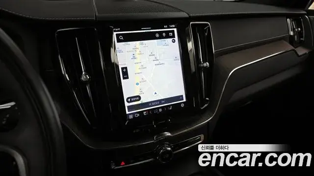 Volvo XC60 2022 — Şəkil 13/20